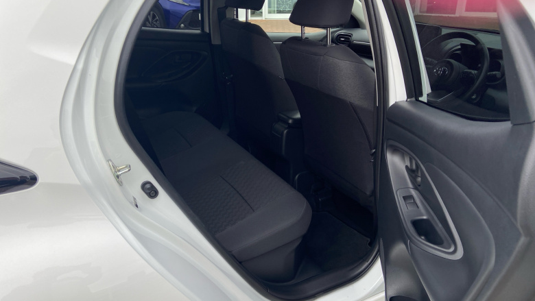 Toyota Yaris 1.5 Hybrid Design 5dr CVT Hybrid Hatchback